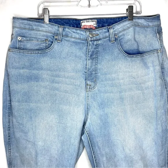 We The Free CRVY Women Plus Size 35 High-Rise Vintage Straight Jeans Light Wash
