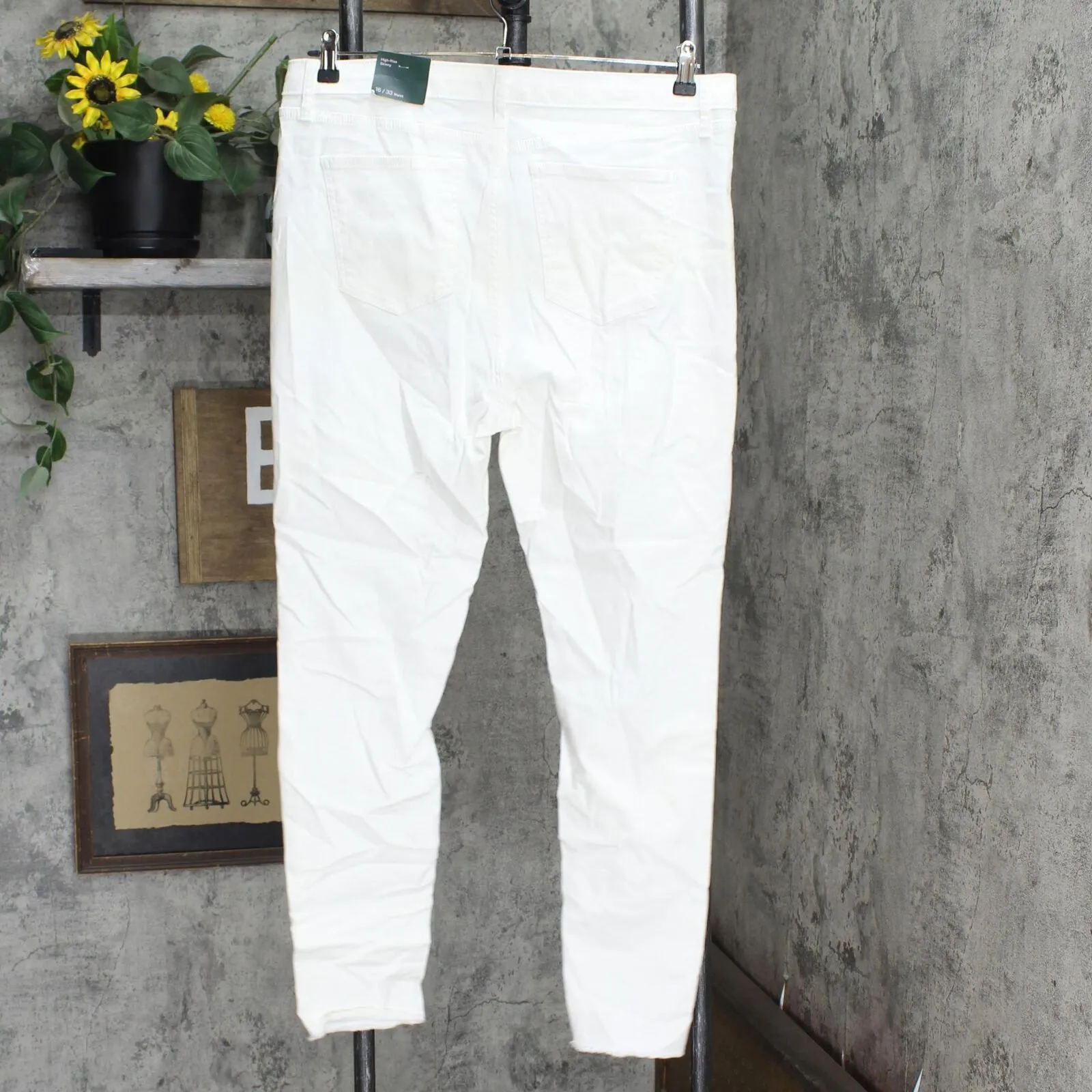 Wild Fable Women's High-Rise Distressed Skinny Jeans 20WFPT043 White 16