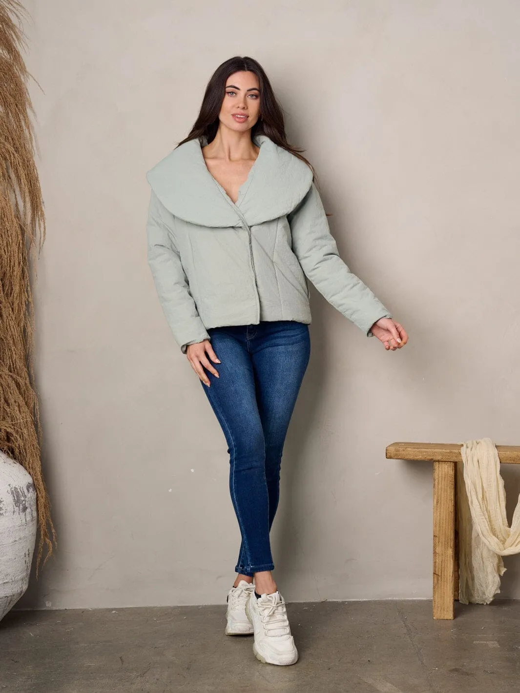 WOMEN'S LONG SLEEVE POCKETS BUTTON CLOSURE JACKET
